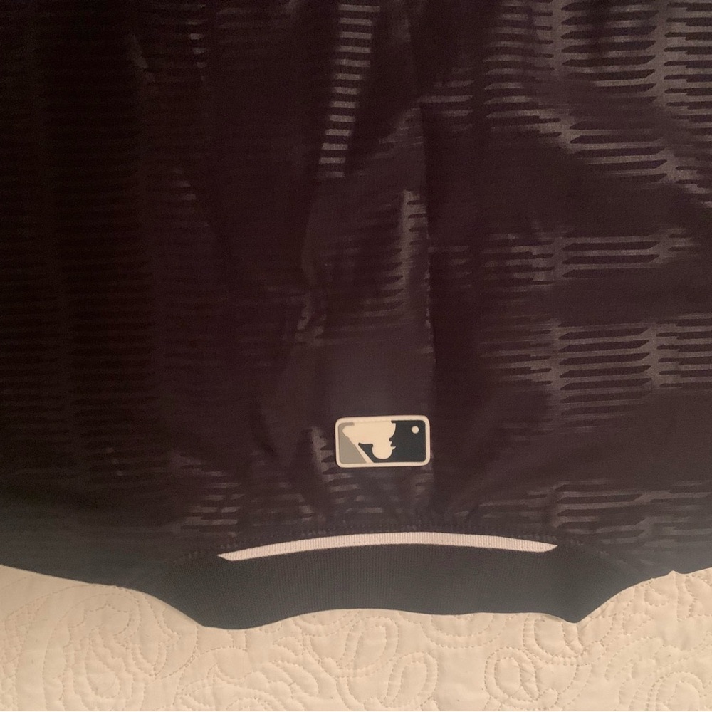 Majestic Navy Blue Yankees Lightweight Pullover - Picture 4 of 6